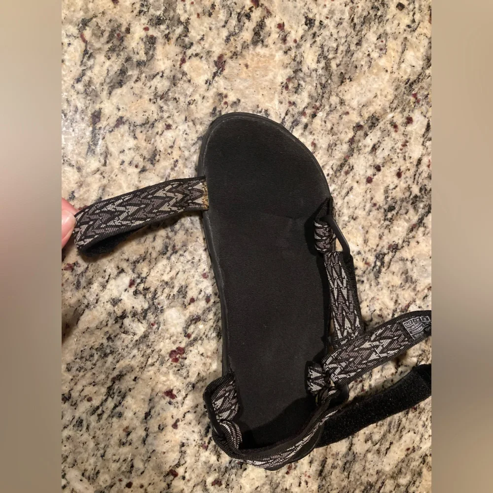 Men's Size 9 Teva Velcro Strap Shock Pad Sandals - Picture 11 of 14